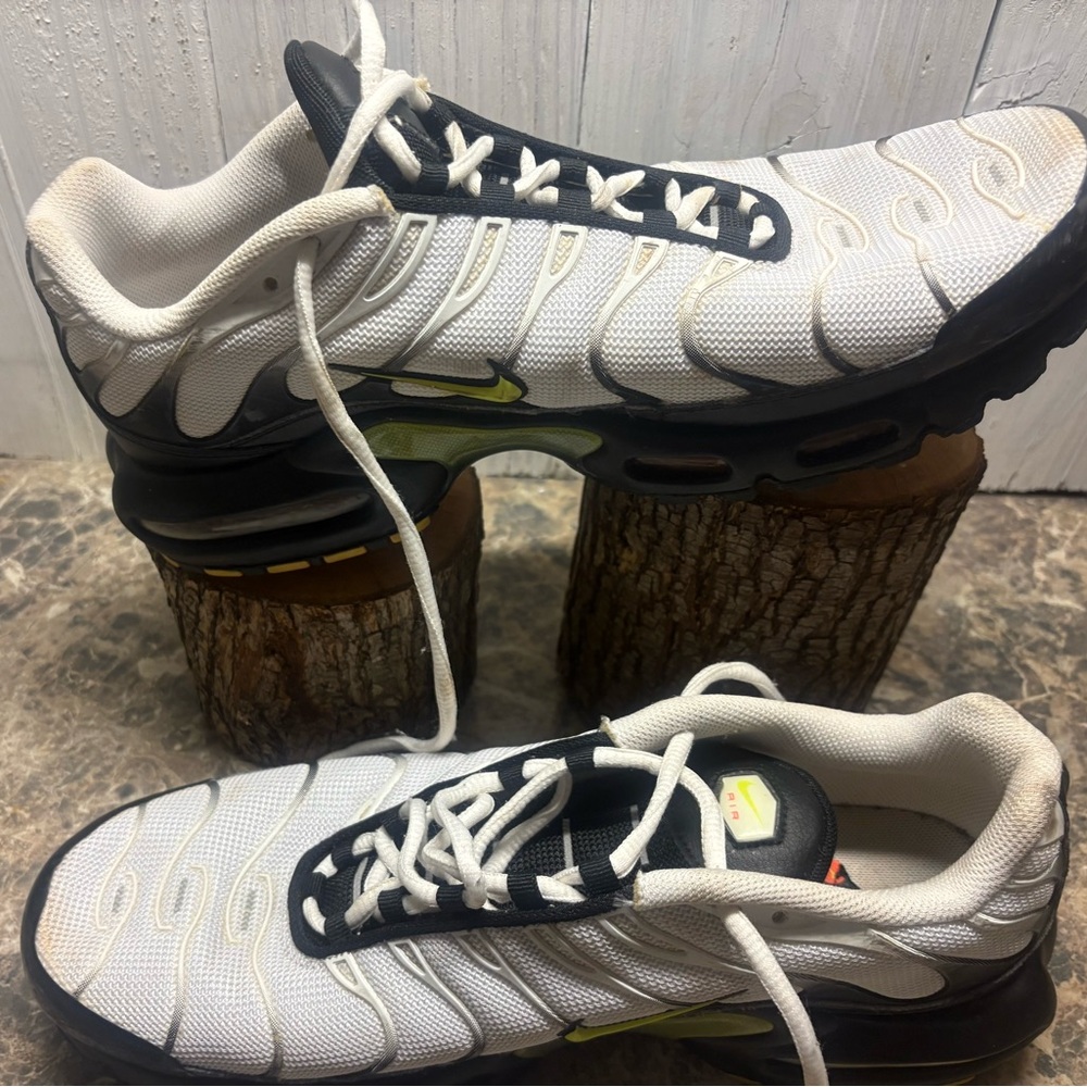 Nike Men’s White/Black Volt Air Max Plus Athletic Shoes - Picture 7 of 15